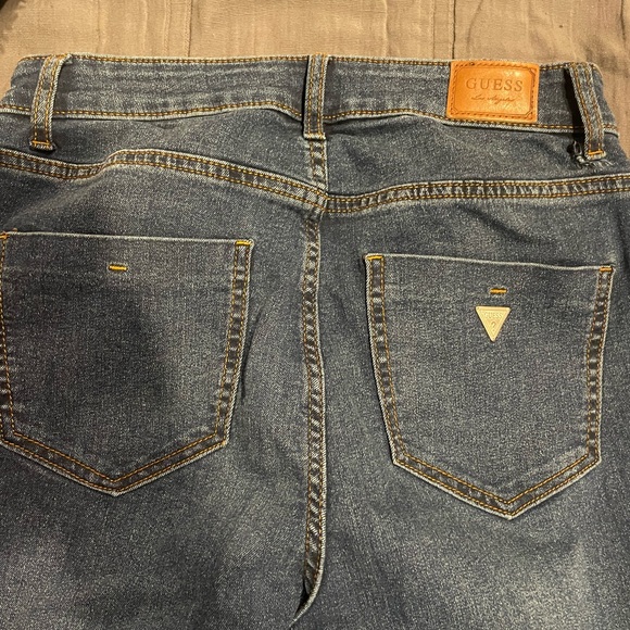 Dark wash GUESS jeans! - Picture 5 of 5